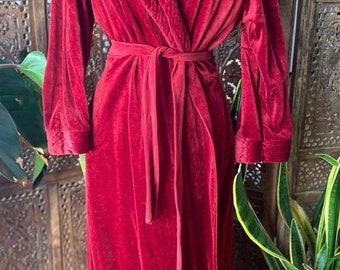 Vintage 70s Cabernet red velvet dressing robe with quilted collar by Anne Leslie