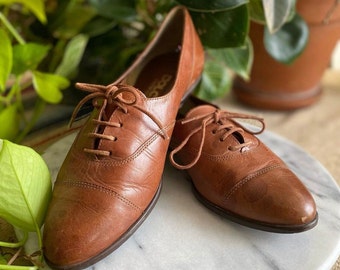 Vintage leather lace ups by Dolcis