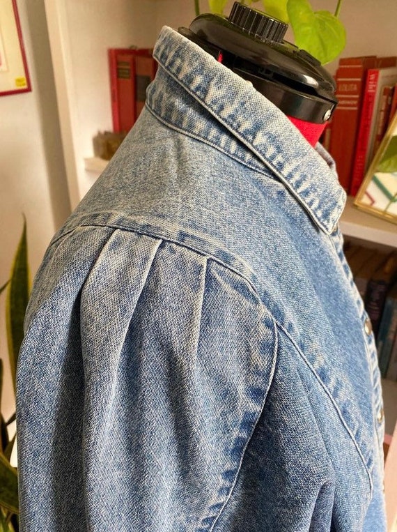 80s/90s light wash, beautifully worn denim jacket - image 3