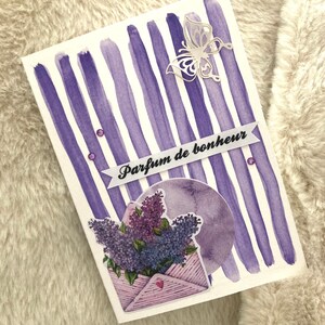 Carte faite main "Parfum de bonheur" - Scrapbooking floral, papillon, lilas – Papeterie poétique