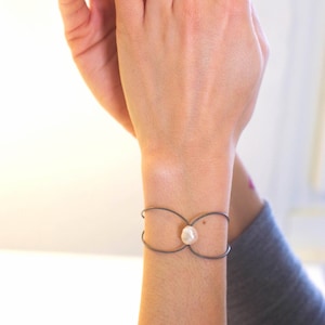 Dainty Leather Bracelet with Rose Freshwater Pearl