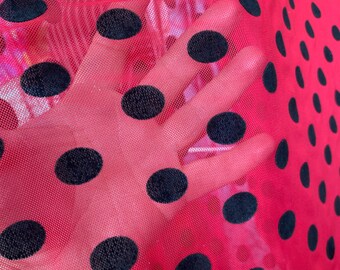 Burnuo polka dats röd/svart meshtyg 4-vägs, säljs på metervara