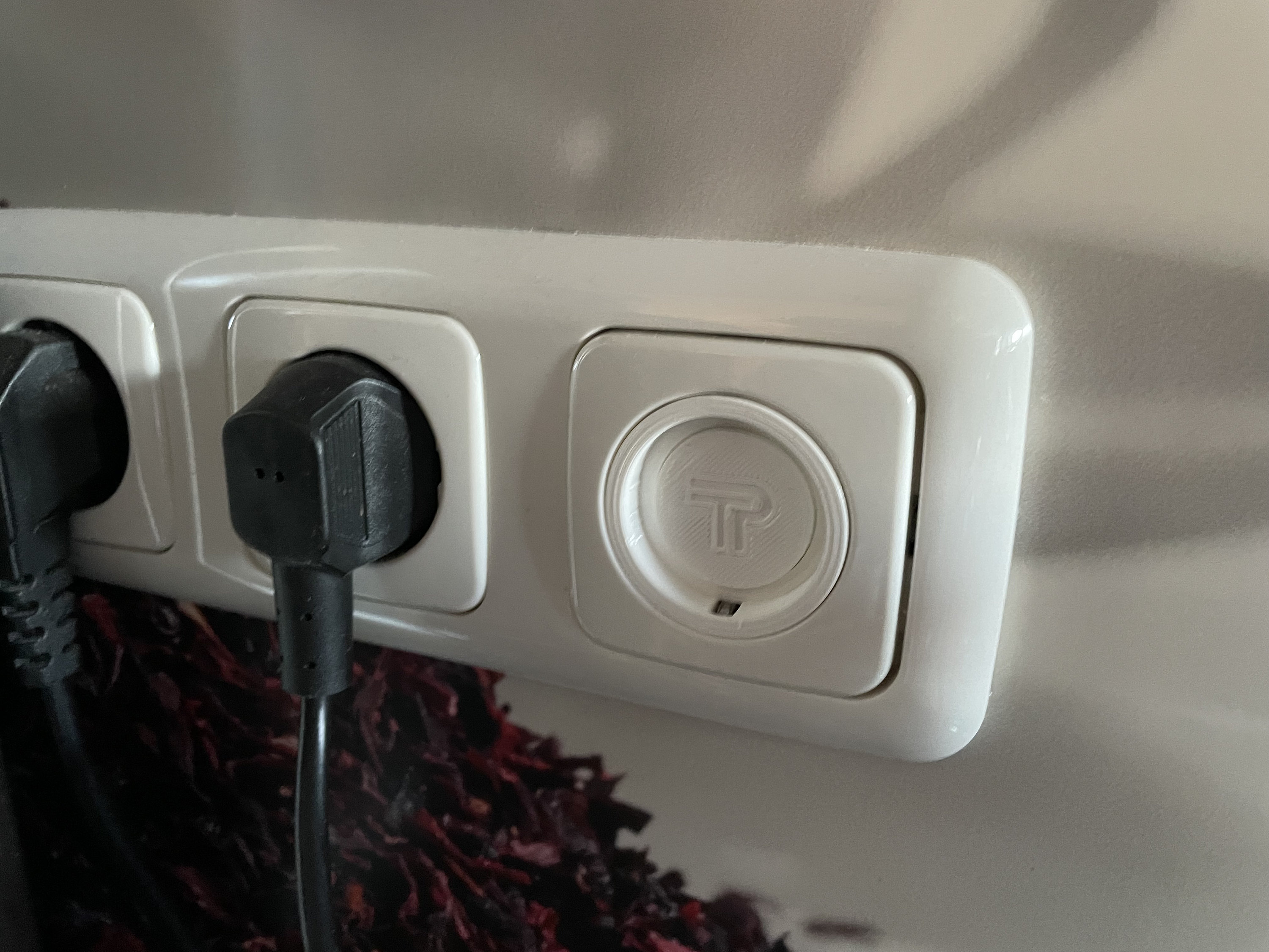 Philips Hue Smart Button Socket Insert Adapter - Made In Germany, BIO-PLA, Fits Standard Wall Sockets