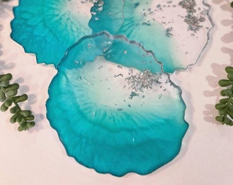 Handmade Aqua Blue & Crushed Glass Agate Geode Resin Coaster | Carribean | Newhome | Home accessories | Stylish Home decor | Ocean themed