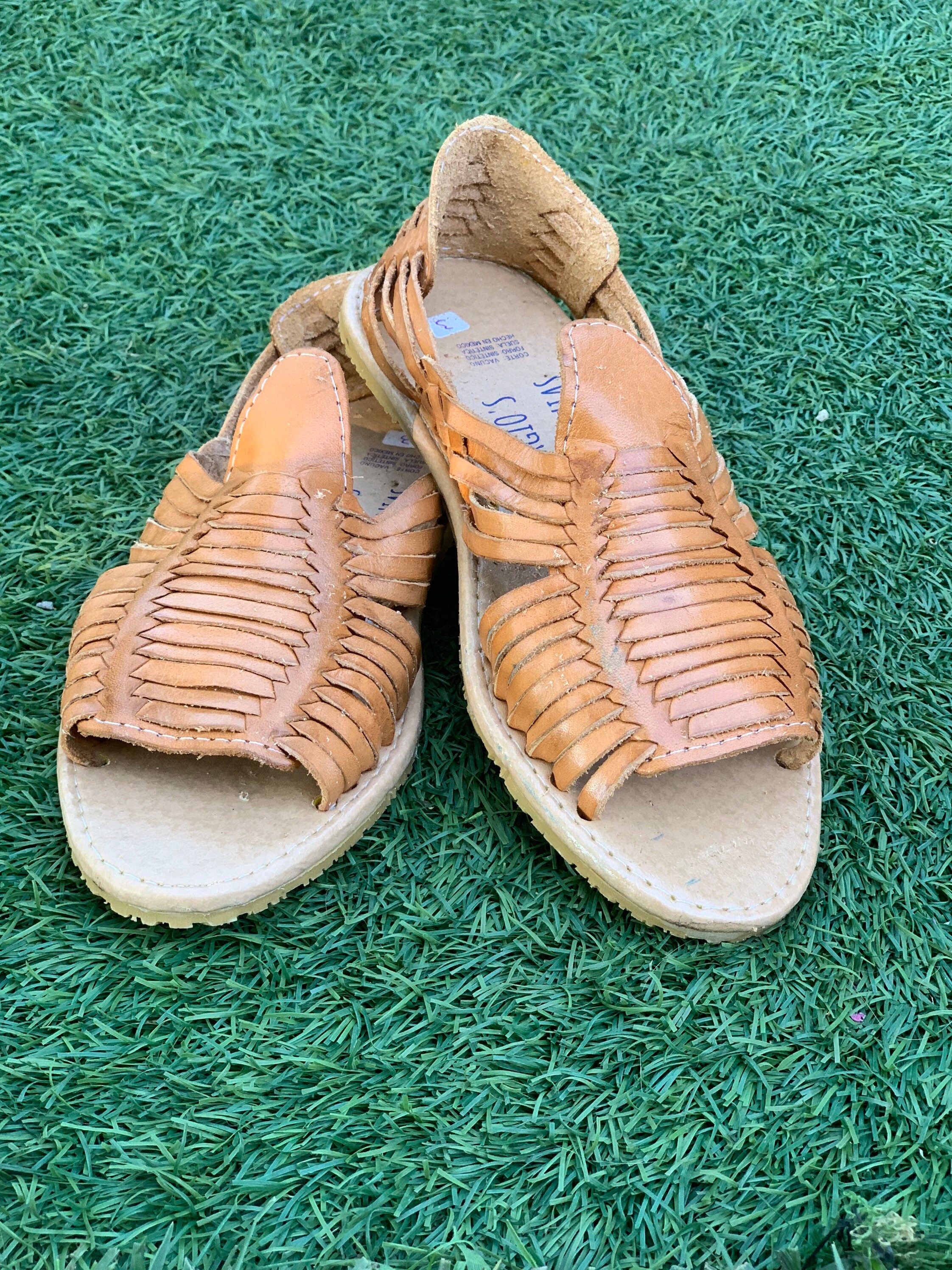 huaraches bear paw