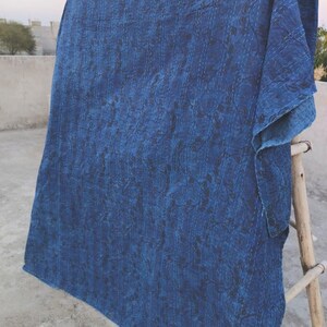 ハンドメイドのブルーインディゴ染めコットンハンドブロックプリントコットンカンタ、ヴィンテージベッドスプレッド、クイーンカンタ、クリスマスギフト