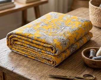 Edredón Kantha de algodón indio hecho a mano con estampado floral: manta decorativa de color amarillo