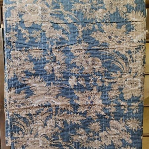 Handgemachte Florale Kantha Quilt: Vintage Tagesdecke aus Baumwolle