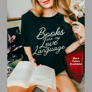 Buch-Liebhaber-T-Shirt | Bücher sind meine Sprache der Liebe | Bücherwurm T-Shirt | Geschenk für Leseratten | Geschenk für Leser | Bibliothekar Shirt | (Bella+Leinwand)