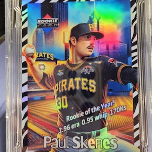 Carte personnalisée hommage à la recrue de l'année Paul Skenes Lunette halo argentée pirates de Pittsburgh ACEO, fabriquée et conçue à la main par l'artiste.