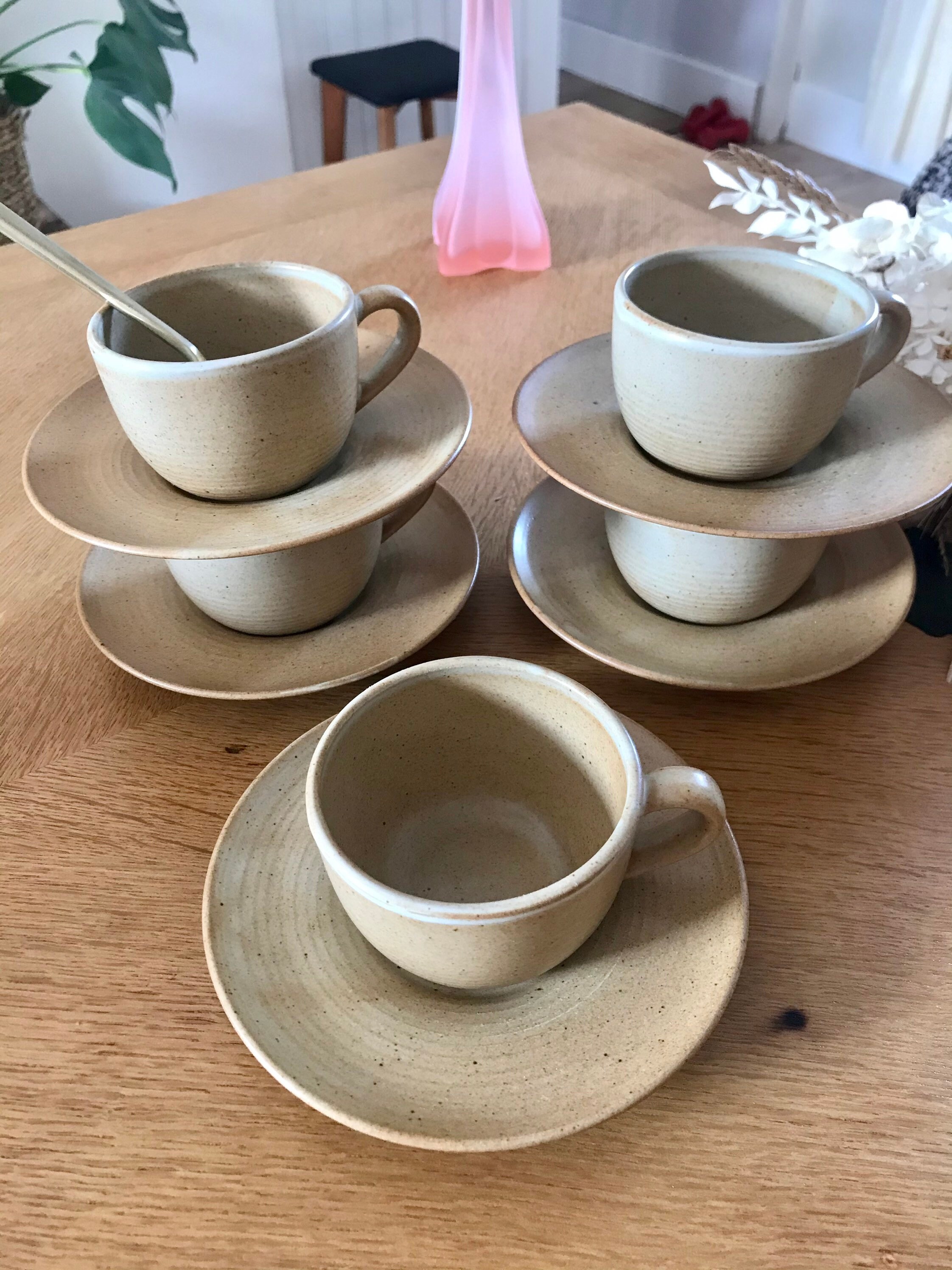 5 Tasses et Soucoupes en Grès