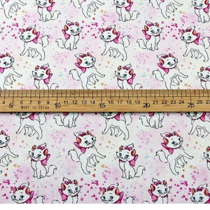 Marie Cat Fabric Aristocats Pink White-Furred Kitten Fabric Cartoon Anime Tela de algodón por medio metro