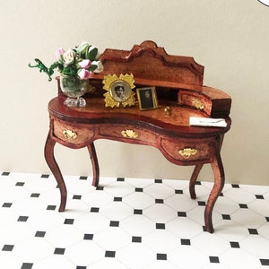 SVG file for a Very Fine Desk in 1:12 scale