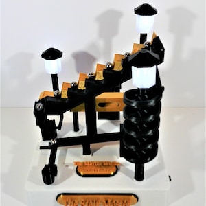 Stair Master Marble Run: kinetische kunst met verlichte toren