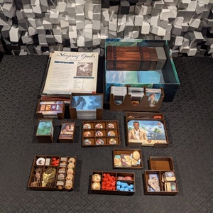 Inserção compatível com Sleeping Gods, cabe em expansões, cards com capa (ver notas)