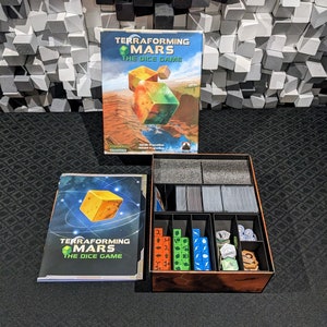 Einsatz kompatibel mit Terraforming Mars das Würfelspiel, passt für Karten mit Hülle, extra Platz für mögliche zukünftige Erweiterungen