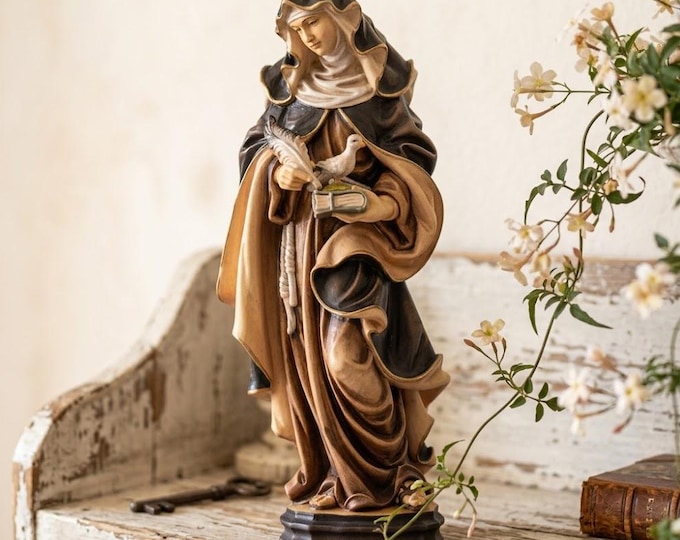 Sculpture of Saint Scholastica carved in Valgardena wood, hand-decorated and handcrafted in Italy.