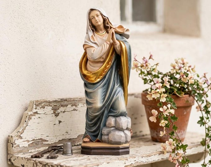 Sculpture of Saint Sarah carved in Valgardena wood, hand-decorated and handcrafted in Italy.