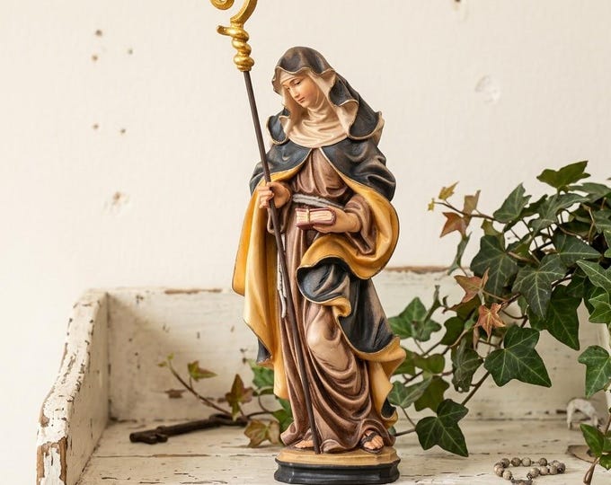 Sculpture of Saint Laura of Cordoba carved in Valgardena wood, hand-decorated and handcrafted in Italy.