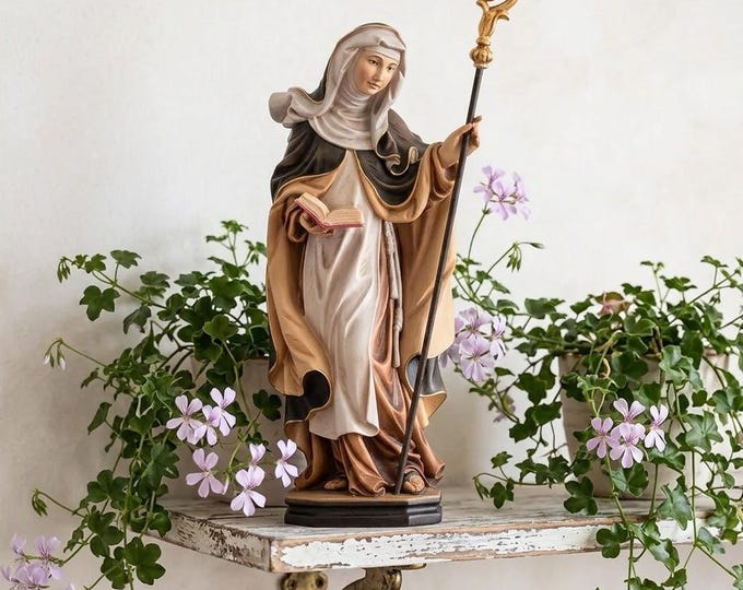 Sculpture of Saint Berta of Blangy carved in Valgardena wood, hand-decorated, Italian artisan production, various sizes