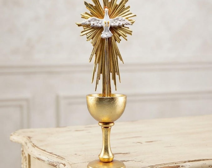 Chalice sculpture with Holy Spirit, carved in Valgardena wood, hand-decorated, Italian artisan production, various sizes