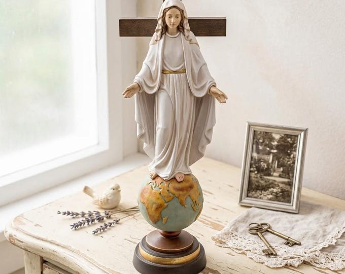 Statue of the Madonna of All Nations carved in Valgardena wood and hand-decorated, Italian artisan production