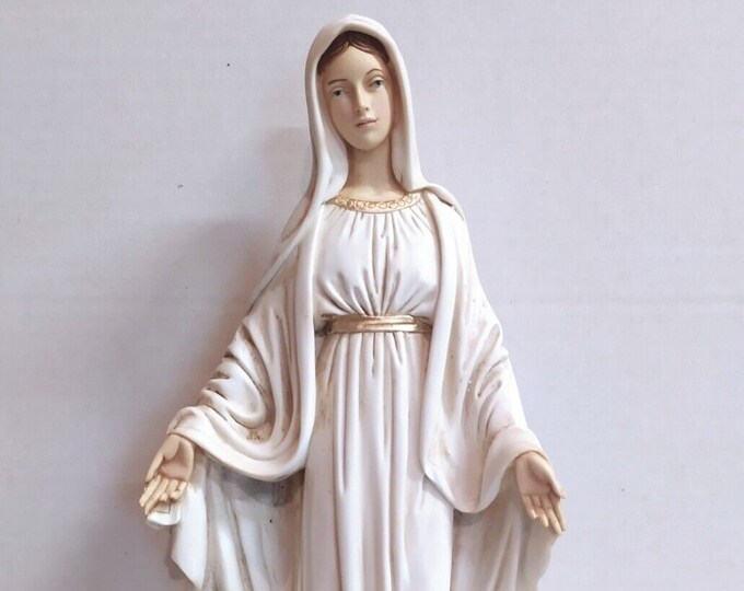 Miraculous Madonna statue cm 40 (15.74 inches) in marble resin hand decorated with antique finish of Italian artisan production