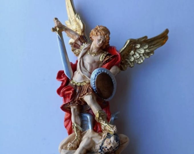 Statue of St. Michael the Archangel cm 27 ( 10,62 inches) in marble resin full antique decoration of Italian craftsmanship