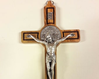 Crucifix of St. Benedict of Norcia, cm 19 x 10 (7.48 x 3.93 inches) in olive wood of Italian artisan production