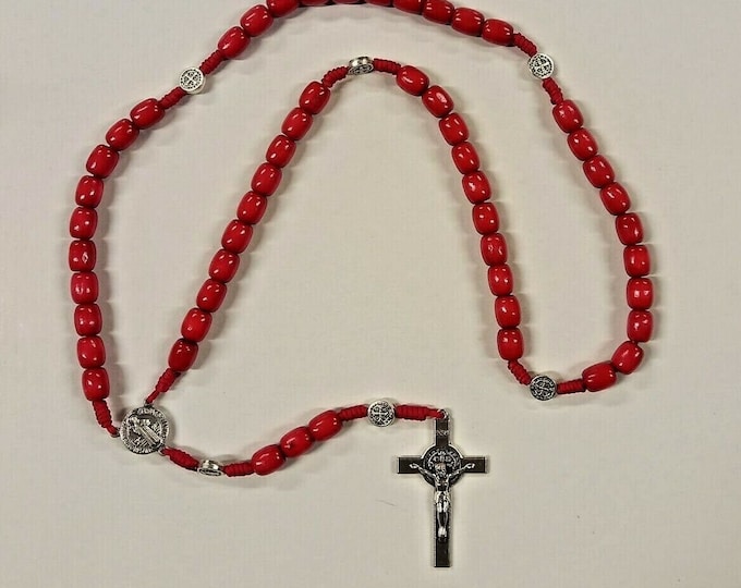 Wooden rosary of Saint Benedict of Nursia with cross and Pater with medal of the Saint, grain size 11 x 9 mm, of Italian artisan production