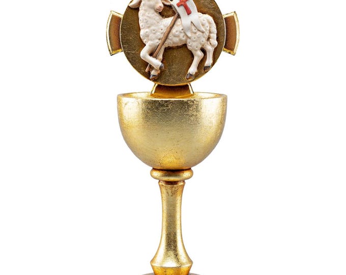 Scultura Calice con Agnello di Dio, scolpita in legno della Valgardena decorata a mano di produzione artigianale italiana