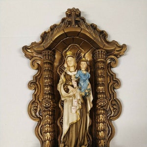 Oratory cm 44 x 26 (17.32 x 10.23 inches) to hang, in marble resin, with statue Madonna del Carmine cm 23 (9.05 inches) handcrafted