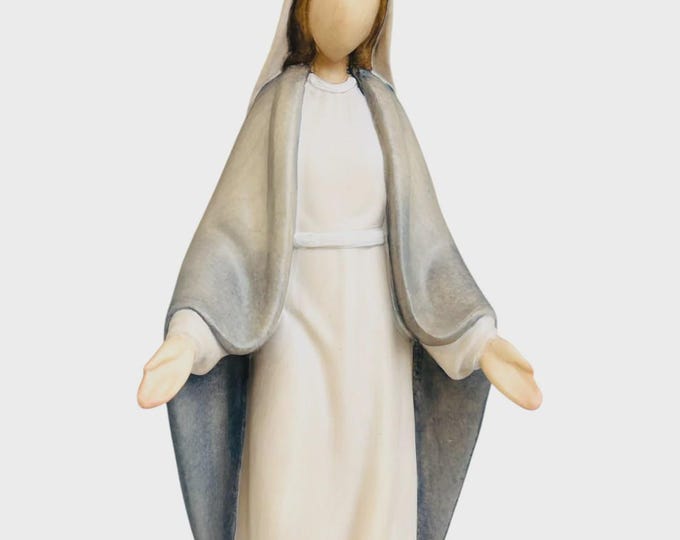 Statue of the Miraculous Madonna carved in Valgardena wood and hand-decorated, Italian artisan production, various sizes