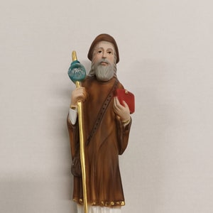 Statue of Saint James of Compostela cm 23 (9.05 inches) in marble resin full decorated by hand of Italian artisan production