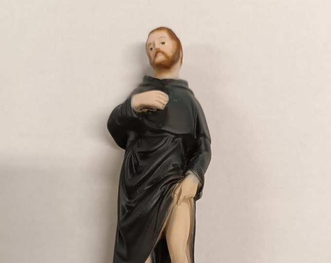 Statue of San Pellegrino 20 cm (7.87 inches) in hand-decorated full resin marble, Italian artisan production