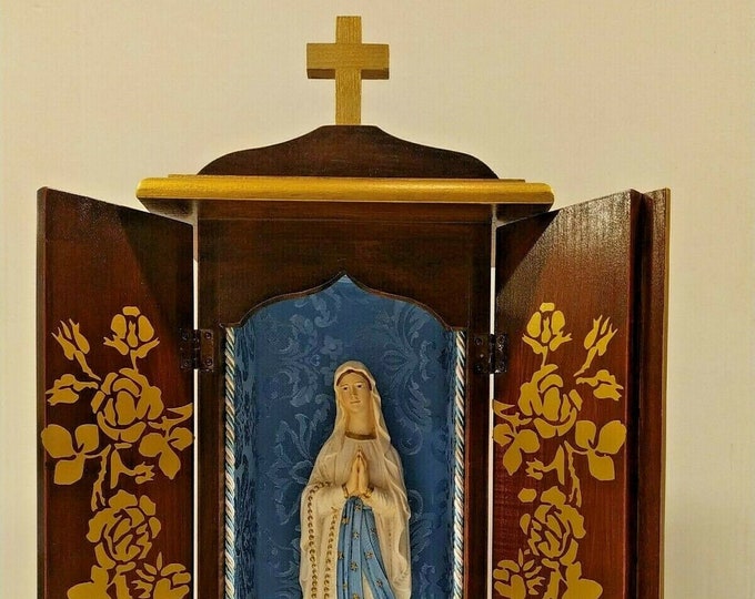 Handcrafted wooden case with damask interior with a 27 cm (10.62 inches) resealable statue of Our Lady of Lourdes