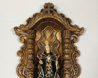Oratory cm 44 x 26 (17,32 x 10,23 inches) to hang, in resin marble, with statue of Our Lady of Sorrows cm 20(7,87 inches) handmade