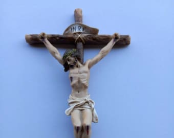 Hanging cross crucifix, cm 39 x 21 (15,35 x 8,26 inches) in hand-decorated solid resin marble of handcrafted production