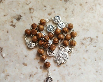 Rosary of St. Joseph with seven posts, 37 cm in olive wood with medals of the Saint, of Italian artisan production
