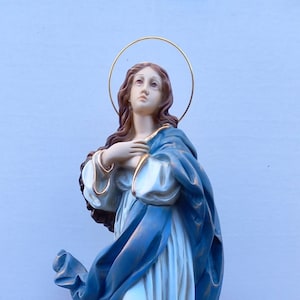 Estatua de la Inmaculada Concepción de la Asunción de la Virgen María en Murillo cm 63 (24,80 pulgadas) en resina decorada a mano, producción artesanal