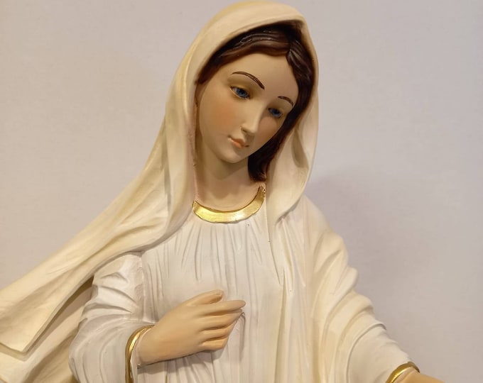 Statue of Our Lady of Medjugorje cm 60 (23.62 inches) with glass eyes, in hand-decorated resin, handcrafted in Italy