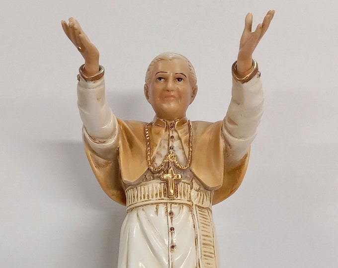 Statue of Pope Benedict XVI, Joseph Ratzinger, in resin marble cm 34 (13,38 inches), entirely hand decorated, artisan production
