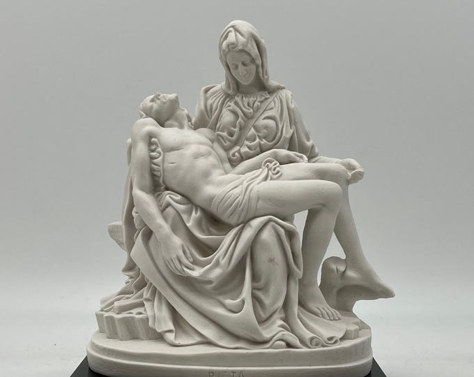 Classic sculpture "Pietà del Michelangelo", cm 21 (8.26 inches) in alabaster powder, marble base, handcrafted, made in Italy
