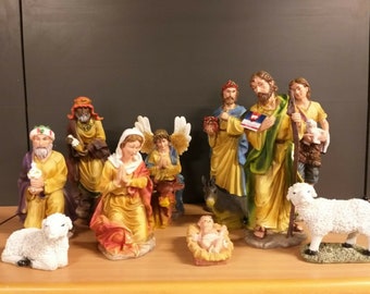 Full crib cm 35 (13.77 inches) composed of 12 pieces of hand-decorated resin ideal for outdoor and indoor