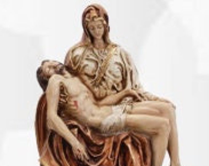 Statue of the Pietà di Cristo cm 35 (13,77 inches) made of resin and finely decorated by hand of artisan production, two versions
