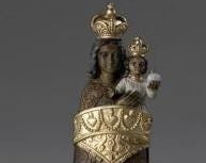 Statue of the Madonna of Loreto cm 29 (11.41 inches) in alabaster powder, wooden base, hand decorated, made in Italy