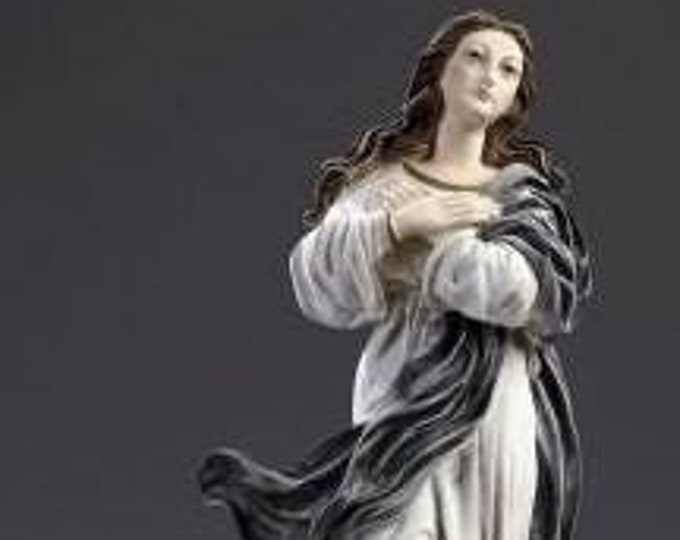 Statue of the Madonna Assunta del Murillo cm 40 (15.74 inches) in alabaster powder, wooden base, hand decorated, made in Italy