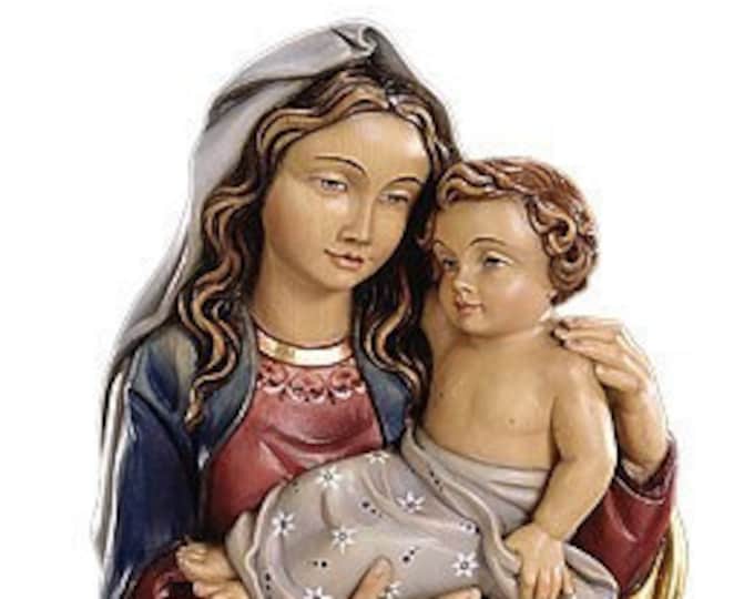 Sculpture of the Madonna and Child to hang carved in valgardena wood decorated by hand of Italian artisan production