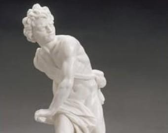 Classical sculpture "David by Bernini" in alabaster powder, marble base, 26 cm (10.23 inches) of Italian artisan production.