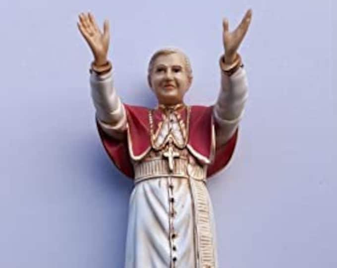 Statue of Pope Benedict XVI, Joseph Ratzinger, in resin marble cm 34 (13,38 inches), entirely hand decorated, artisan production